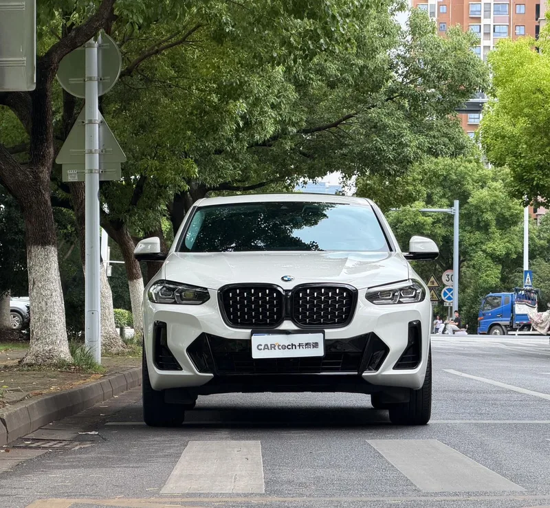 BMW X4 2022 xDrive 25i M Conjunto deportivo exterior foto 2 BMW X4 2022 xDrive 25i M Conjunto deportivo exterior foto 2