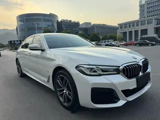 BMW 5 Series 2022 Segundo cambio 525Li M Conjunto deportivo exterior foto 2