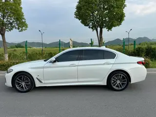 BMW 5 Series 2022 Segundo cambio 525Li M Conjunto deportivo exterior foto 3