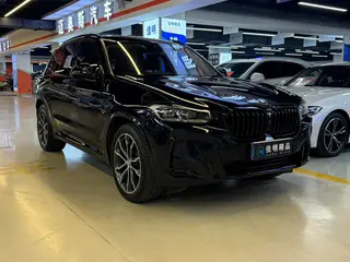 BMW X3 2022 xDrive30i Лидирующий M Ночной костюм экстерьер фото 3 BMW X3 2022 xDrive30i Лидирующий M Ночной костюм экстерьер фото 3