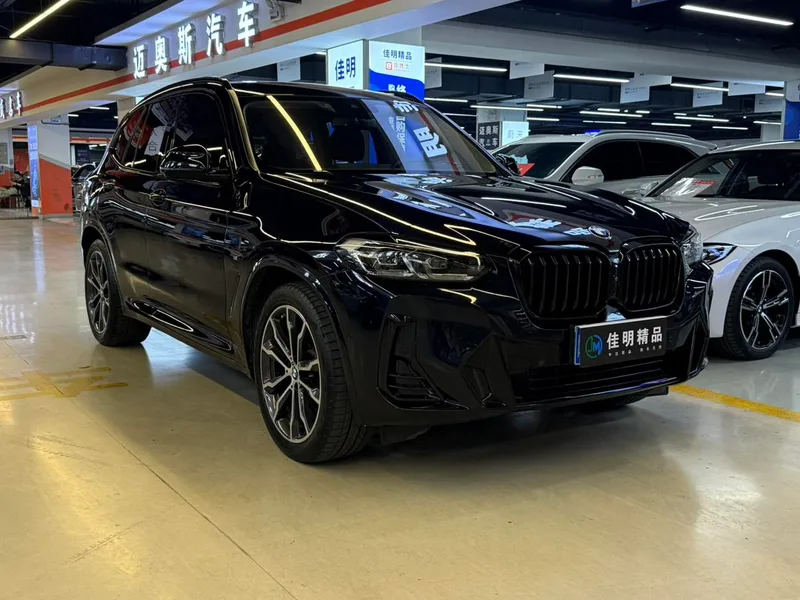 BMW X3 2022 xDrive30i Лидирующий M Ночной костюм экстерьер фото 3 BMW X3 2022 xDrive30i Лидирующий M Ночной костюм экстерьер фото 3