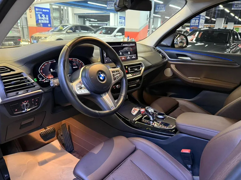BMW X3 2022 xDrive30i Лидирующий M Ночной костюм экстерьер фото 5 BMW X3 2022 xDrive30i Лидирующий M Ночной костюм экстерьер фото 5