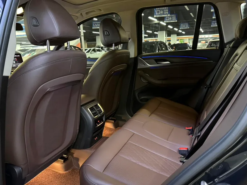 BMW X3 2022 xDrive30i Лидирующий M Ночной костюм интерьер фото 7 BMW X3 2022 xDrive30i Лидирующий M Ночной костюм интерьер фото 7
