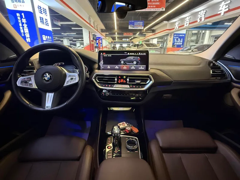 BMW X3 2022 xDrive30i Лидирующий M Ночной костюм интерьер фото 8 BMW X3 2022 xDrive30i Лидирующий M Ночной костюм интерьер фото 8