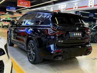 BMW X3 2022 xDrive30i Лидирующий M Ночной костюм интерьер фото 12 BMW X3 2022 xDrive30i Лидирующий M Ночной костюм интерьер фото 12