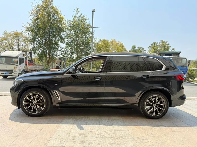 BMW X5 2022 Restyling xDrive 30Li Premium Class M Sports suit exterior photo 4 BMW X5 2022 Restyling xDrive 30Li Premium Class M Sports suit exterior photo 4