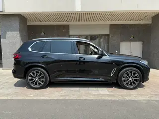 BMW X5 2022 Restyling xDrive 30Li Premium Class M Sports suit exterior photo 5 BMW X5 2022 Restyling xDrive 30Li Premium Class M Sports suit exterior photo 5