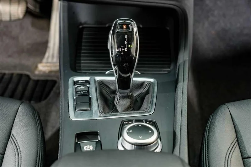 BMW 1 Series 2021 Mise à jour 120i M Version sportive intérieur photo 13 BMW 1 Series 2021 Mise à jour 120i M Version sportive intérieur photo 13