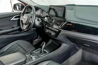 BMW 1 Series 2021 Mise à jour 120i M Version sportive intérieur photo 16 BMW 1 Series 2021 Mise à jour 120i M Version sportive intérieur photo 16