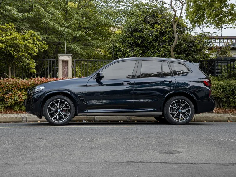 BMW X3 2022 xDrive25i M Спортивный костюм экстерьер фото 3 BMW X3 2022 xDrive25i M Спортивный костюм экстерьер фото 3