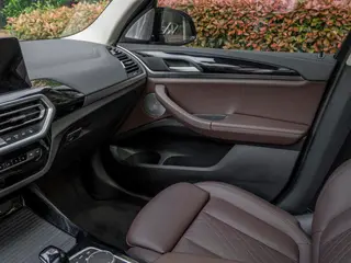 BMW X3 2022 xDrive25i M Спортивный костюм интерьер фото 9 BMW X3 2022 xDrive25i M Спортивный костюм интерьер фото 9