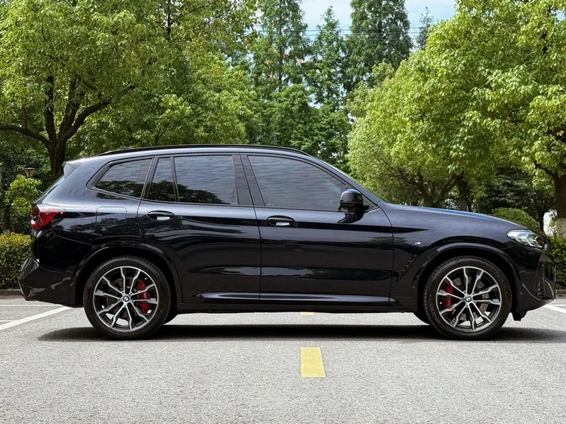 BMW X3 2022 xDrive30i Лидирующий M Ночной костюм экстерьер фото 4