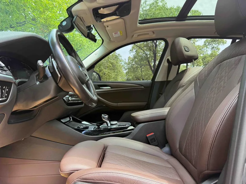 BMW X3 2022 xDrive30i Лидирующий M Ночной костюм интерьер фото 10