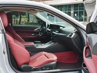 BMW 4 Series 2024 425i M Спортивный костюм интерьер фото 9 BMW 4 Series 2024 425i M Спортивный костюм интерьер фото 9