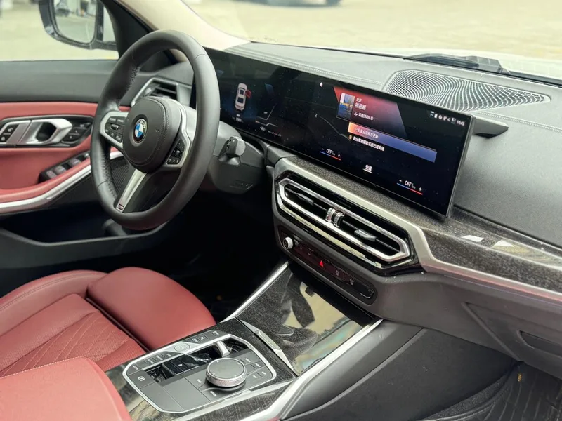 BMW 3 Series 2023 325Li M Ensemble de sport intérieur photo 10 BMW 3 Series 2023 325Li M Ensemble de sport intérieur photo 10