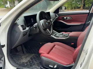 BMW 3 Series 2023 325Li M Ensemble de sport intérieur photo 15 BMW 3 Series 2023 325Li M Ensemble de sport intérieur photo 15