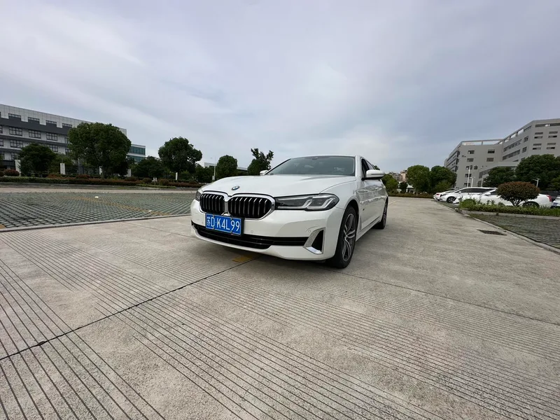 BMW 5 Series 2022 Reforma 530Li Líder Traje de lujo exterior foto 1 BMW 5 Series 2022 Reforma 530Li Líder Traje de lujo exterior foto 1