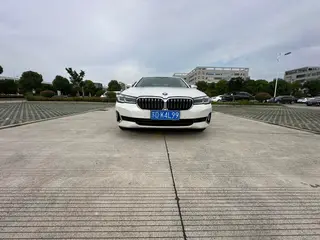 BMW 5 Series 2022 Reforma 530Li Líder Traje de lujo exterior foto 2 BMW 5 Series 2022 Reforma 530Li Líder Traje de lujo exterior foto 2