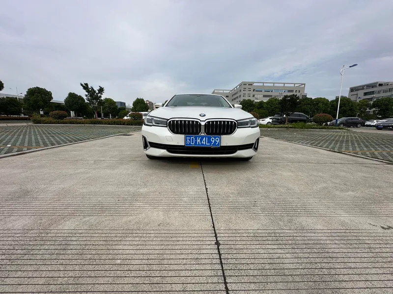 BMW 5 Series 2022 Reforma 530Li Líder Traje de lujo exterior foto 2 BMW 5 Series 2022 Reforma 530Li Líder Traje de lujo exterior foto 2
