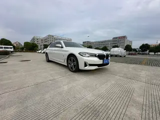 BMW 5 Series 2022 Reforma 530Li Líder Traje de lujo exterior foto 3 BMW 5 Series 2022 Reforma 530Li Líder Traje de lujo exterior foto 3