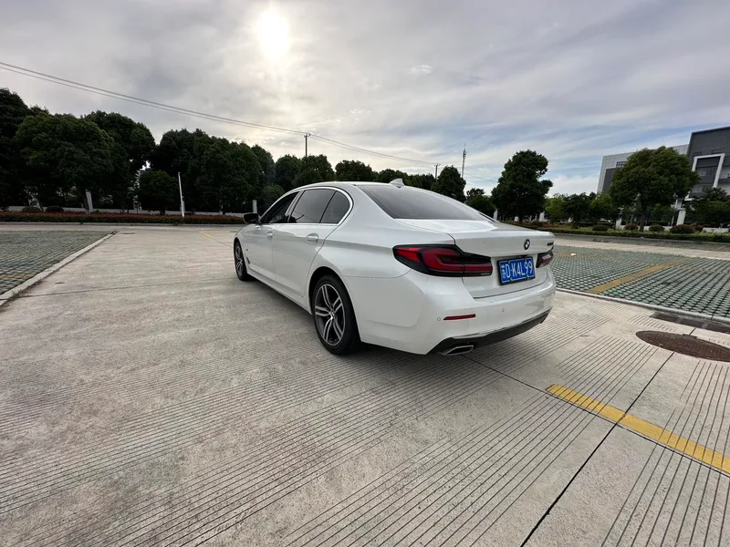 BMW 5 Series 2022 Reforma 530Li Líder Traje de lujo interior foto 8 BMW 5 Series 2022 Reforma 530Li Líder Traje de lujo interior foto 8