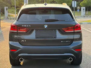 BMW X1 2022 sDrive25Li Лидирующий экстерьер фото 4 BMW X1 2022 sDrive25Li Лидирующий экстерьер фото 4