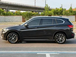 BMW X1 2022 sDrive25Li Лидирующий экстерьер фото 6 BMW X1 2022 sDrive25Li Лидирующий экстерьер фото 6