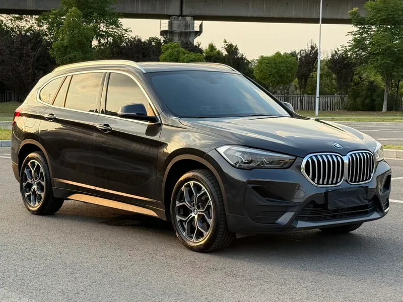 BMW X1 2022 sDrive25Li Лидирующий экстерьер фото 8 BMW X1 2022 sDrive25Li Лидирующий экстерьер фото 8