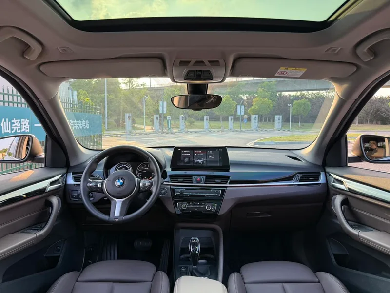 BMW X1 2022 sDrive25Li Лидирующий экстерьер фото 9 BMW X1 2022 sDrive25Li Лидирующий экстерьер фото 9
