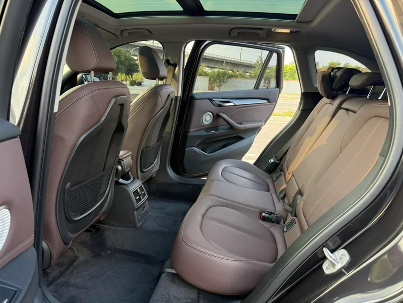 BMW X1 2022 sDrive25Li Лидирующий интерьер фото 10 BMW X1 2022 sDrive25Li Лидирующий интерьер фото 10