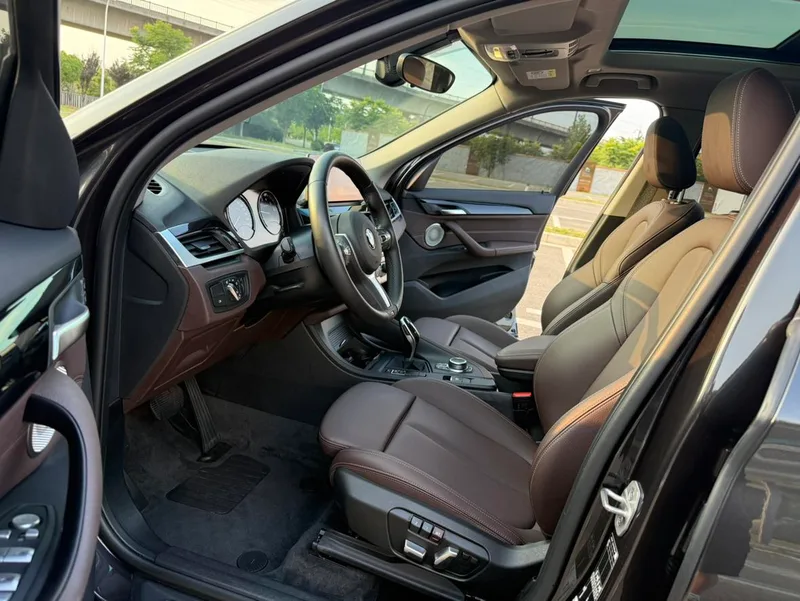 BMW X1 2022 sDrive25Li Лидирующий интерьер фото 12 BMW X1 2022 sDrive25Li Лидирующий интерьер фото 12