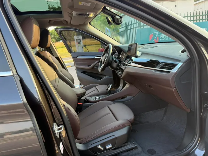 BMW X1 2022 sDrive25Li Лидирующий интерьер фото 13 BMW X1 2022 sDrive25Li Лидирующий интерьер фото 13