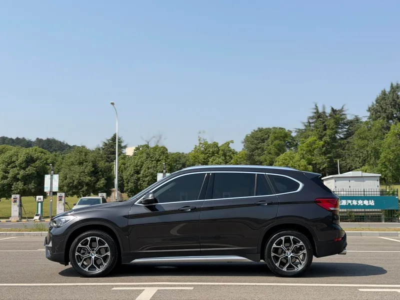 BMW X1 2022 sDrive25Li Leading Type exterior photo 4 BMW X1 2022 sDrive25Li Leading Type exterior photo 4