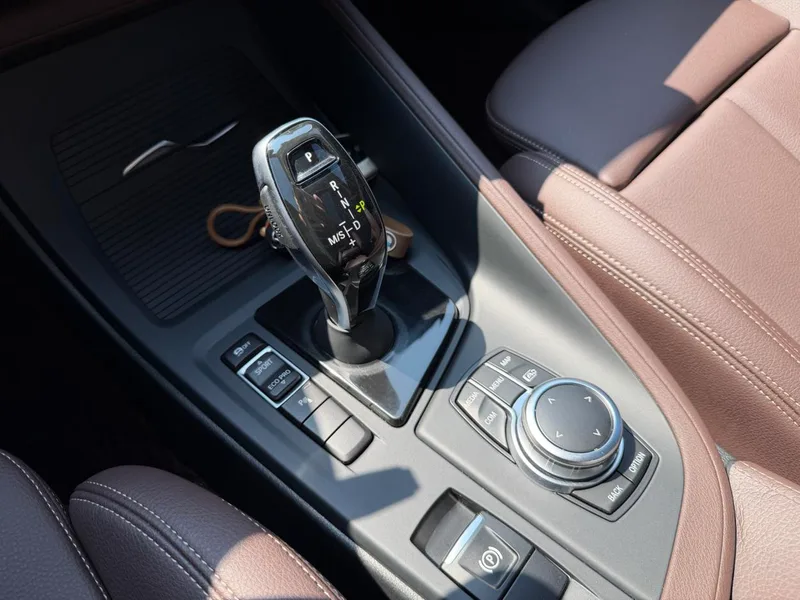 BMW X1 2022 sDrive25Li Leading Type interior photo 13 BMW X1 2022 sDrive25Li Leading Type interior photo 13