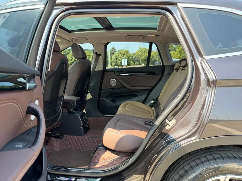 BMW X1 2022 sDrive25Li Leading Type interior photo 17 BMW X1 2022 sDrive25Li Leading Type interior photo 17