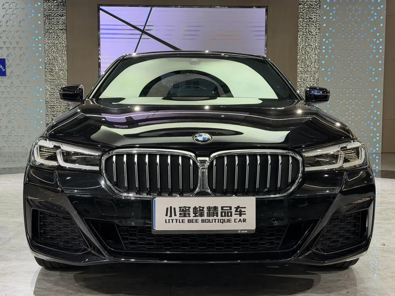 BMW 5 Series 2023 530Li Лидирующий M Спортивный костюм экстерьер фото 2 BMW 5 Series 2023 530Li Лидирующий M Спортивный костюм экстерьер фото 2