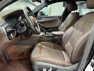 BMW 5 Series 2023 530Li Лидирующий M Спортивный костюм экстерьер фото 4 BMW 5 Series 2023 530Li Лидирующий M Спортивный костюм экстерьер фото 4