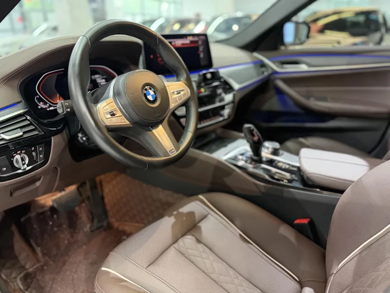 BMW 5 Series 2023 530Li Лидирующий M Спортивный костюм экстерьер фото 5 BMW 5 Series 2023 530Li Лидирующий M Спортивный костюм экстерьер фото 5