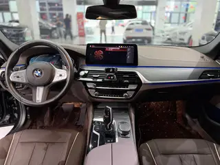 BMW 5 Series 2023 530Li Лидирующий M Спортивный костюм экстерьер фото 8 BMW 5 Series 2023 530Li Лидирующий M Спортивный костюм экстерьер фото 8