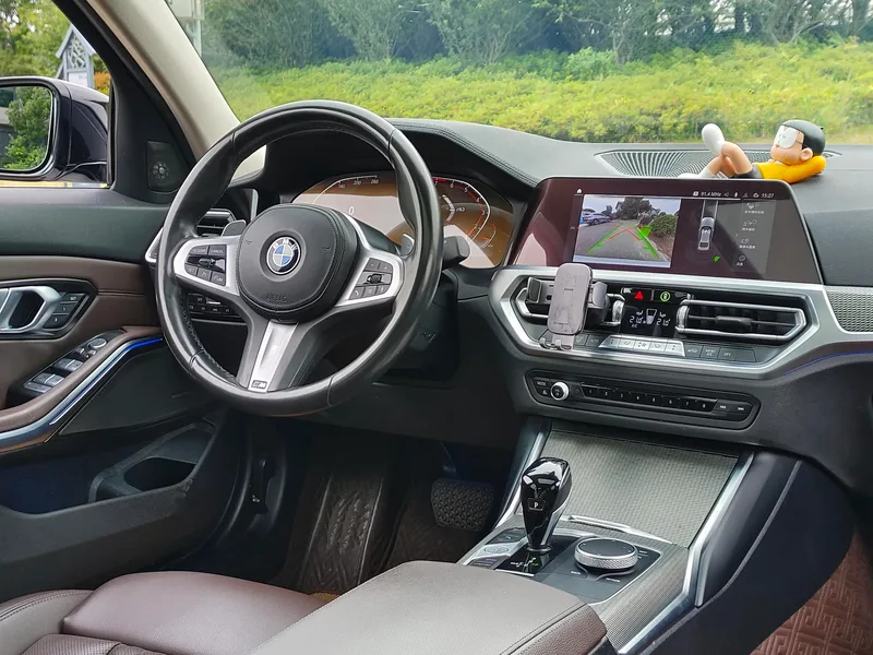 BMW 3 Series 2022 Restyling 325i M Sports Night Suit interior photo 9 BMW 3 Series 2022 Restyling 325i M Sports Night Suit interior photo 9