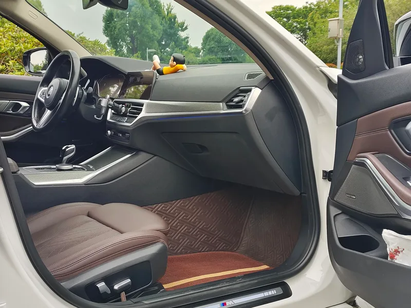 BMW 3 Series 2022 Restyling 325i M Sports Night Suit interior photo 12 BMW 3 Series 2022 Restyling 325i M Sports Night Suit interior photo 12