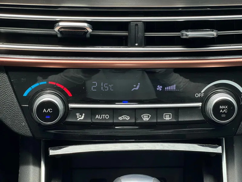 Changan Eado XT 2018 1.6L GDI Automatic trend type China V interior photo 14 Changan Eado XT 2018 1.6L GDI Automatic trend type China V interior photo 14