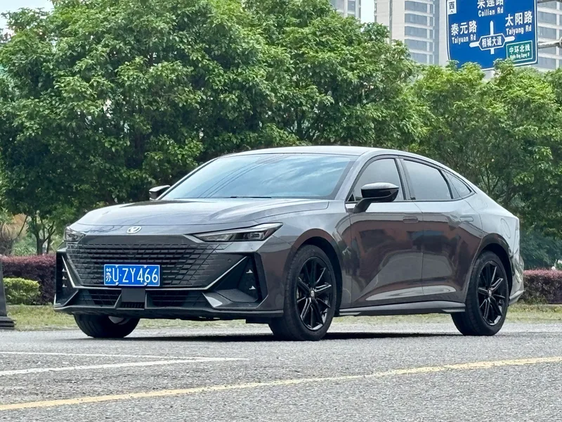 Changan UNI-V 2022 1.5T Premium Trim exterior photo 1 Changan UNI-V 2022 1.5T Premium Trim exterior photo 1