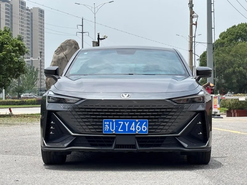 Changan UNI-V 2022 1.5T Premium Trim exterior photo 2 Changan UNI-V 2022 1.5T Premium Trim exterior photo 2