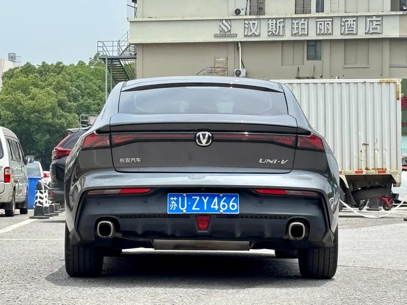 Changan UNI-V 2022 1.5T Premium Trim exterior photo 6 Changan UNI-V 2022 1.5T Premium Trim exterior photo 6