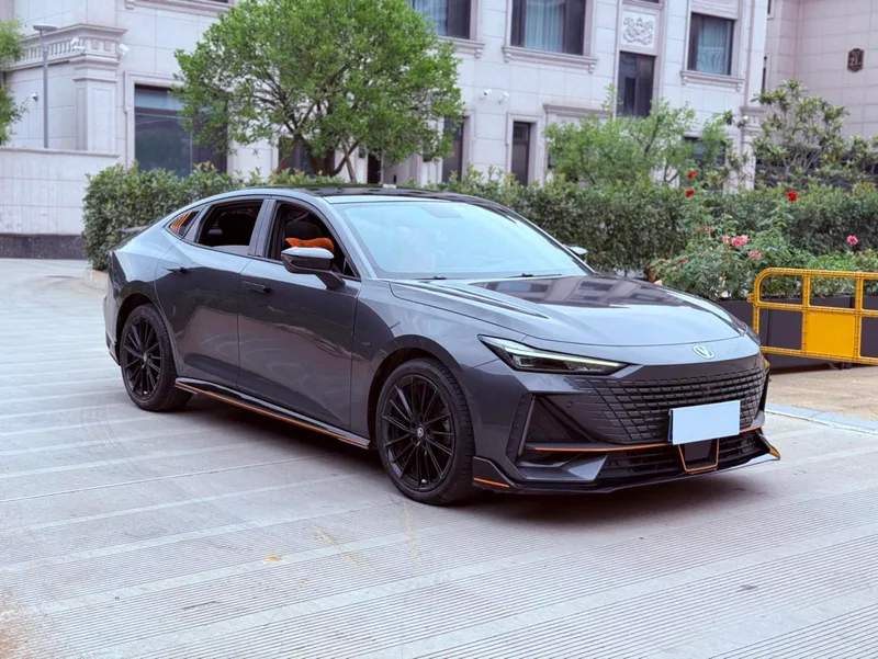 Changan UNI-V 2023 1.5T Sports version exterior photo 3