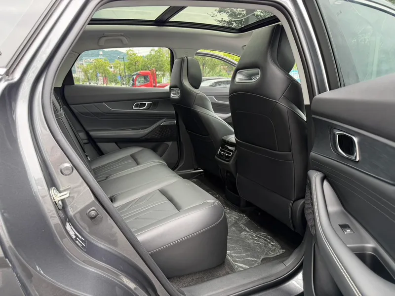 Changan UNI-K 2023 2.0T Tipo de placer exterior foto 5 Changan UNI-K 2023 2.0T Tipo de placer exterior foto 5