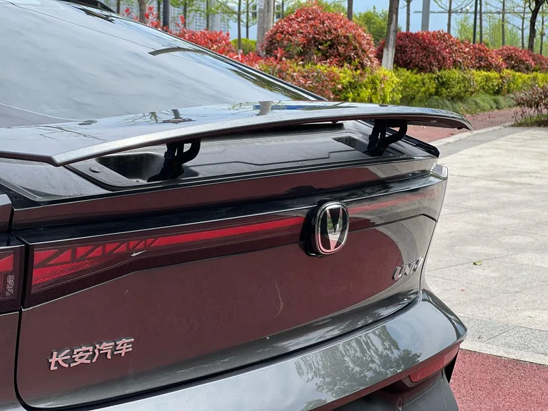 Changan UNI-V 2023 1.5T Премиальная комплектация экстерьер фото 7