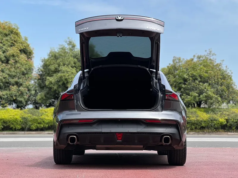 Changan UNI-V 2023 1.5T Премиальная комплектация экстерьер фото 9