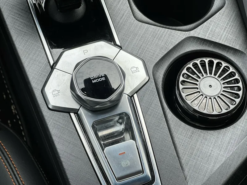 Changan UNI-V 2023 1.5T Премиальная комплектация интерьер фото 19